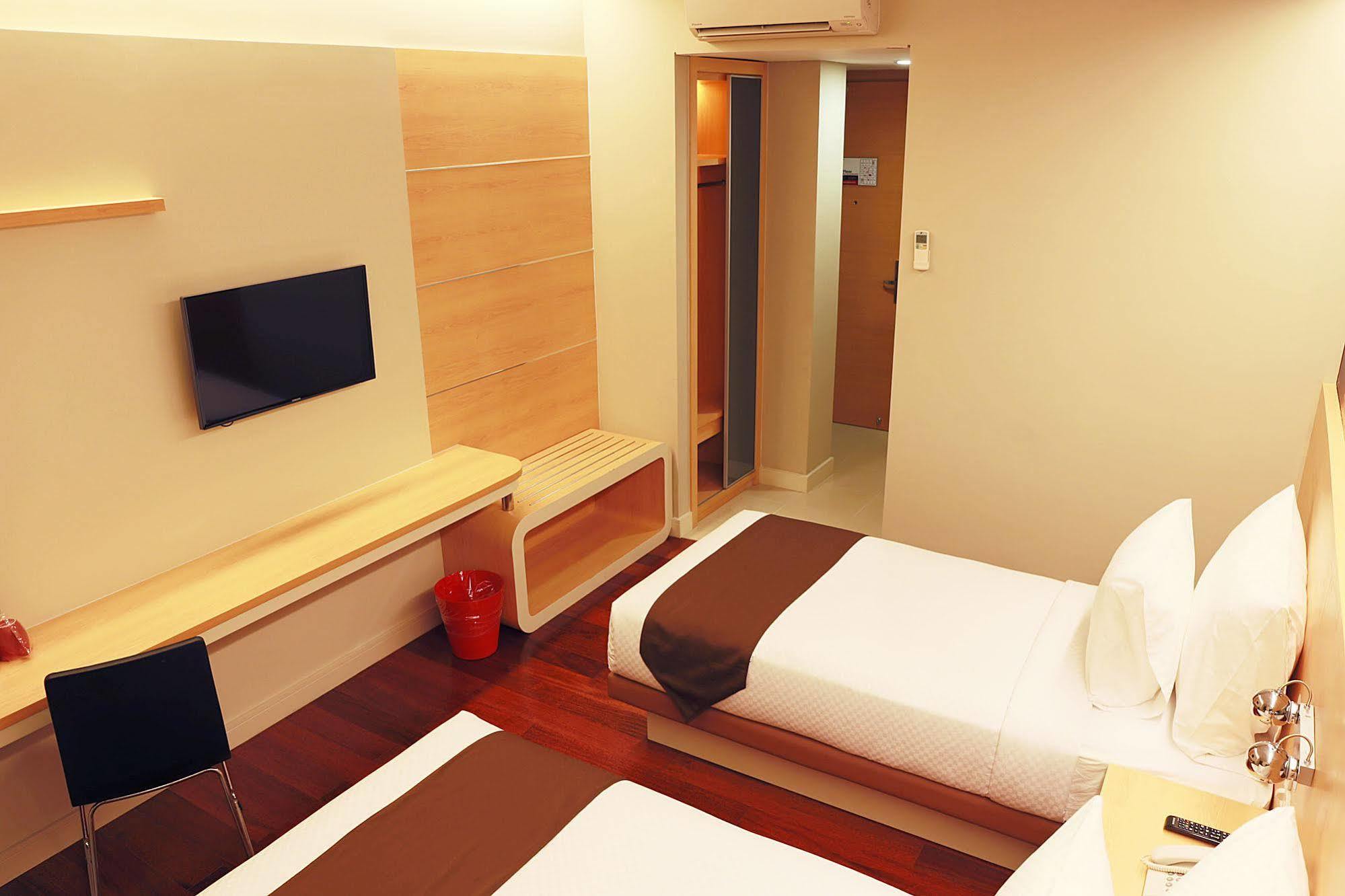 Citihub Hotel @ Pecindilan Surabaya Exterior foto