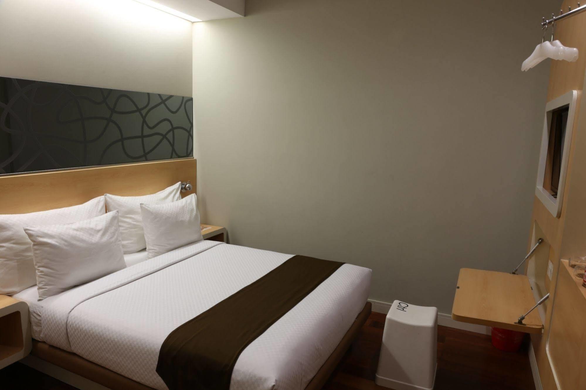 Citihub Hotel @ Pecindilan Surabaya Exterior foto