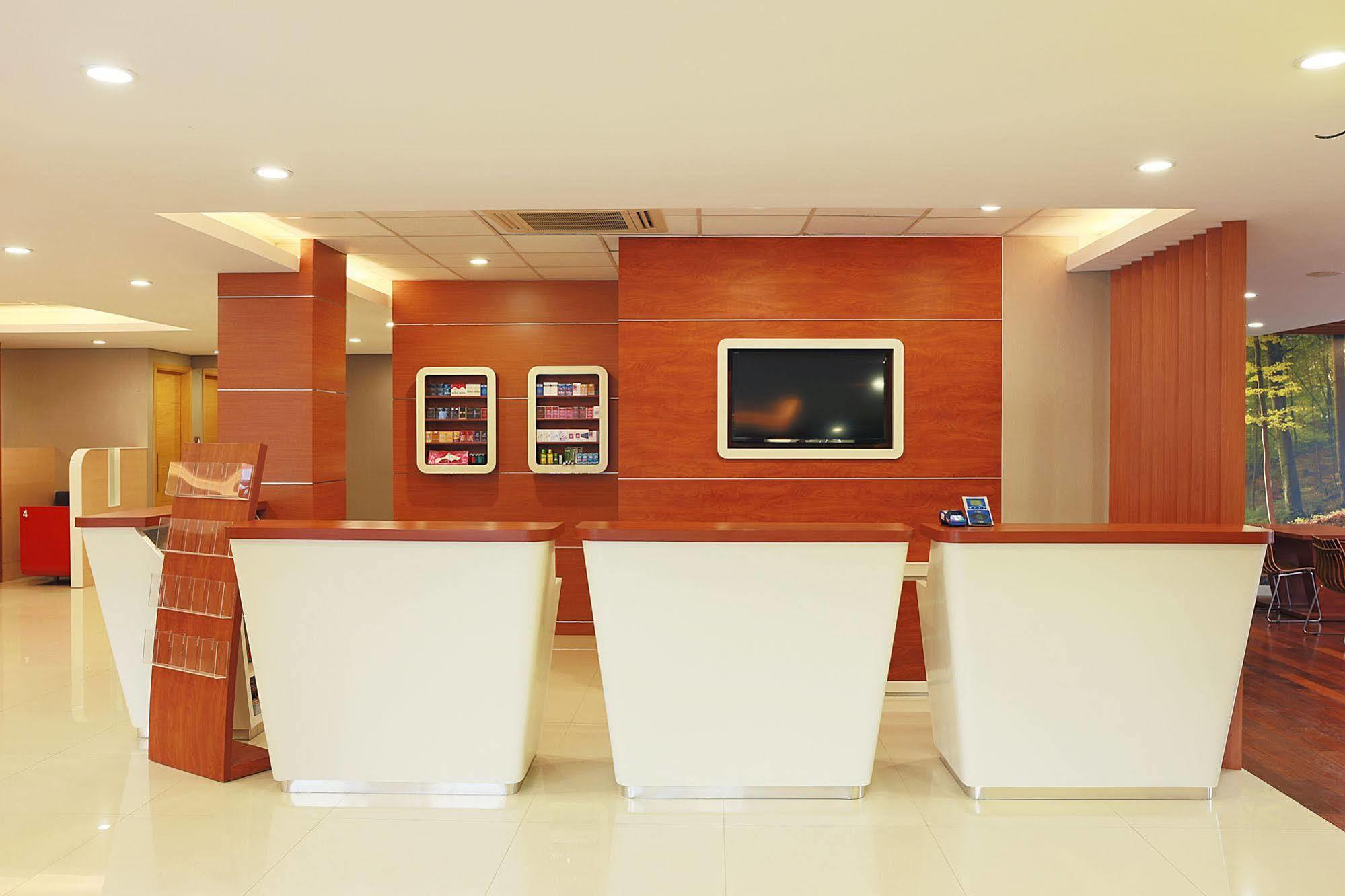 Citihub Hotel @ Pecindilan Surabaya Exterior foto