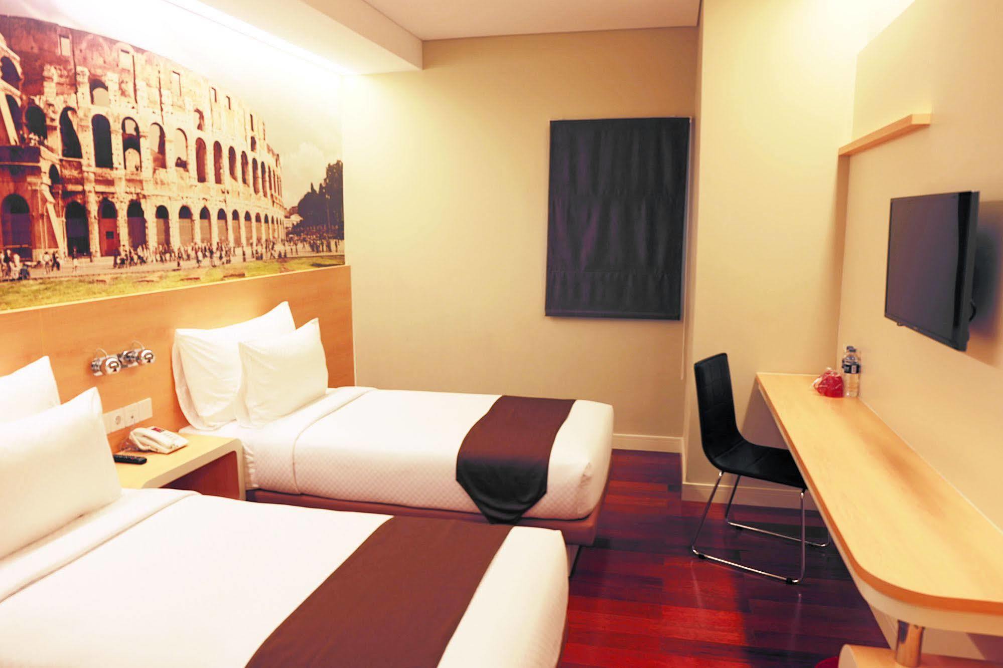 Citihub Hotel @ Pecindilan Surabaya Exterior foto
