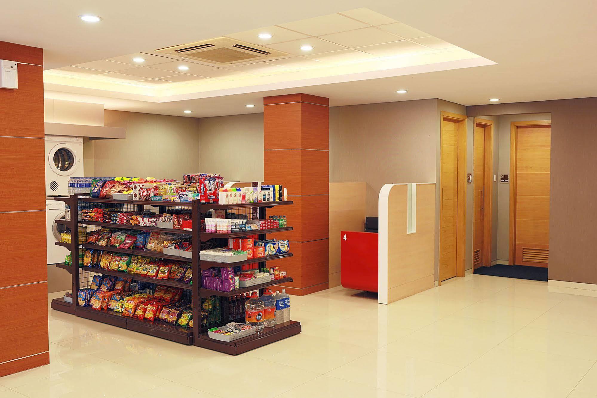 Citihub Hotel @ Pecindilan Surabaya Exterior foto