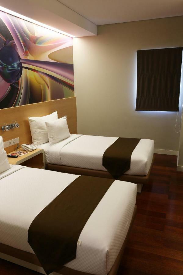 Citihub Hotel @ Pecindilan Surabaya Exterior foto