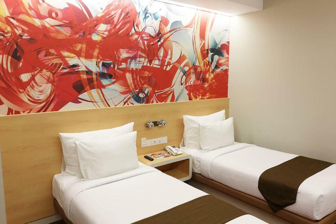 Citihub Hotel @ Pecindilan Surabaya Exterior foto