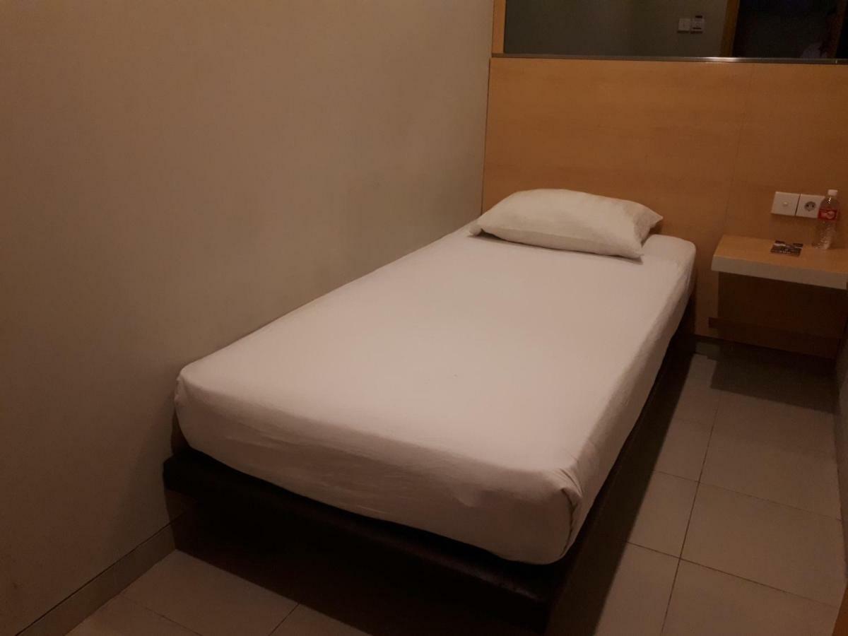 Citihub Hotel @ Pecindilan Surabaya Exterior foto